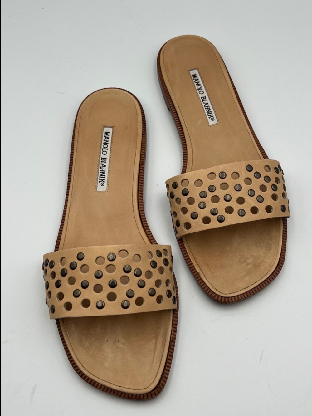 MANOLO BLAHNIK LEATHER SANDAL